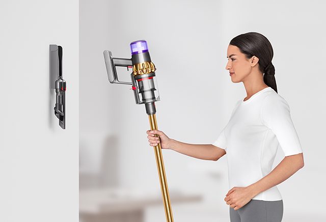 Пылесос Dyson Cyclone Total Clean V10 беспроводной серый: станция и 8 насадок
