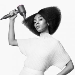 Фен Dyson Supersonic HD03 (белый) с дорожным чехлом и 4 насадками